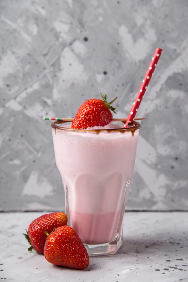 strawberry lassi